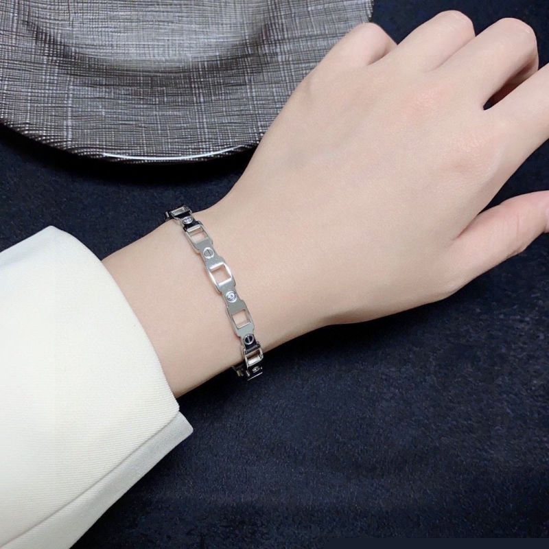 Ca*t*er bracelets
